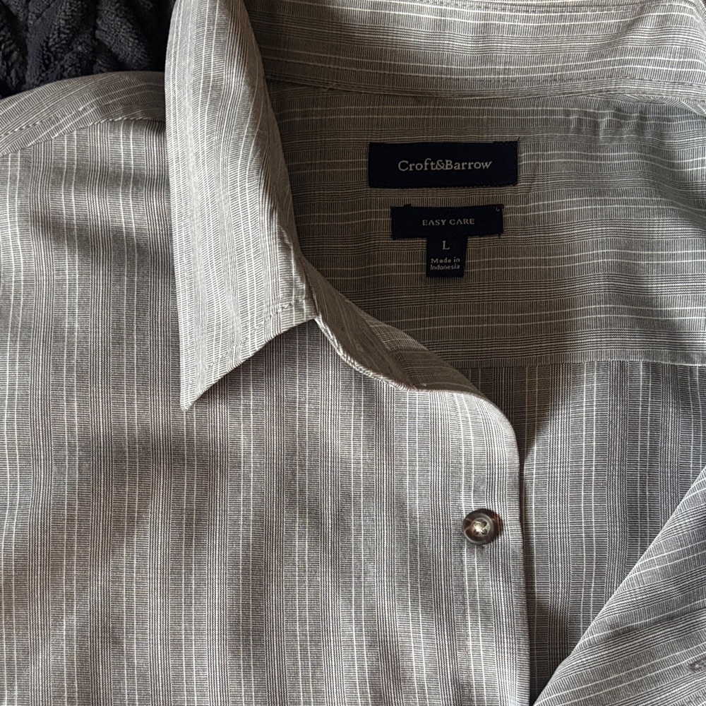 Croft & Barrow Light Gray Casual Button Down Shirt - Picture 3 of 3